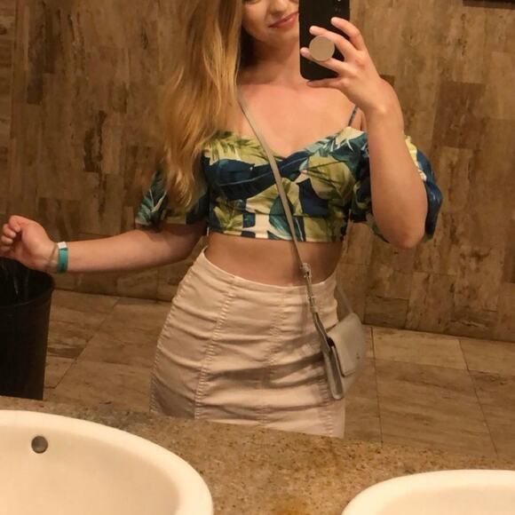 Forever 21 puff sleeve crop top - jungle print - Picture 1 of 4